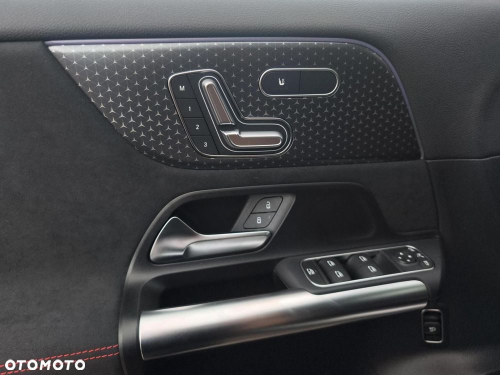 Mercedes-Benz GLA - 15