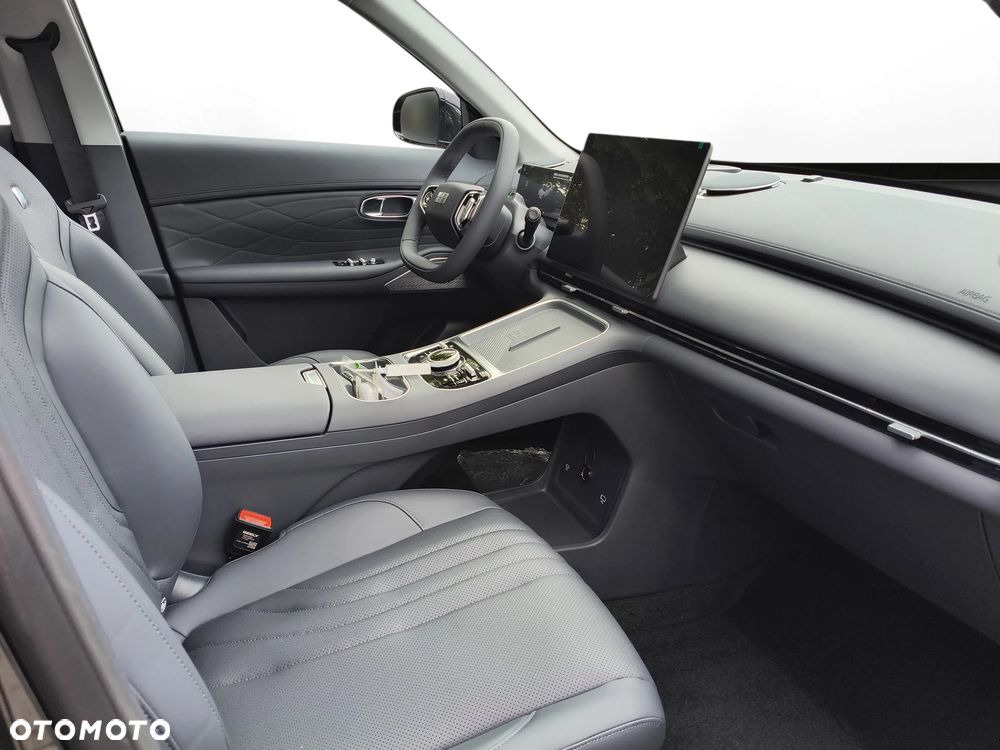 Geely Starray EM-i 1.5 PHEV Max - 13
