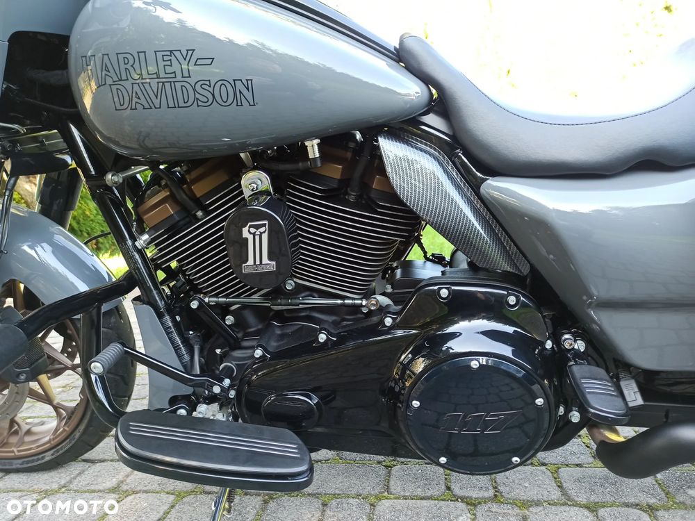 Harley-Davidson Touring Street Glide - 17