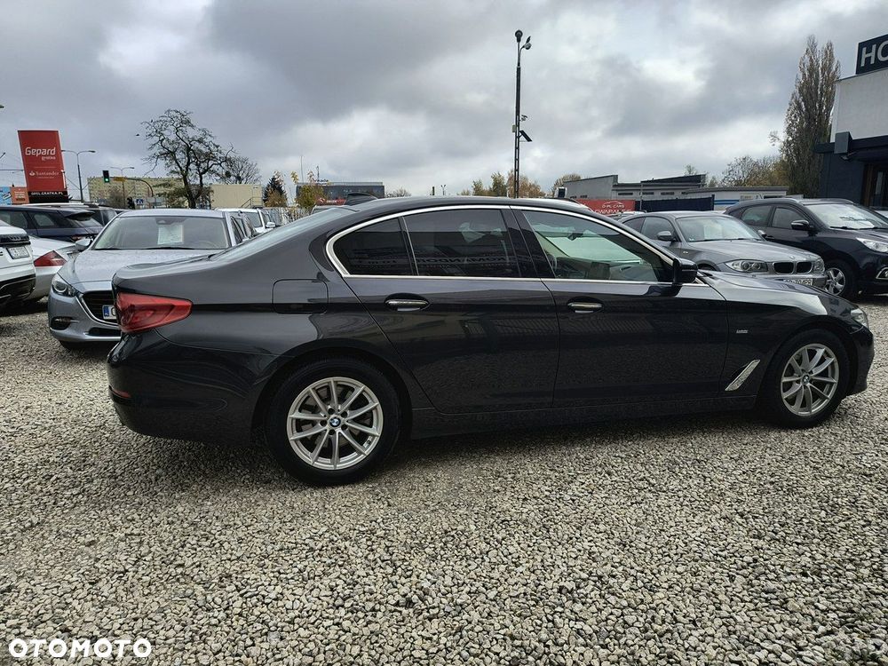 BMW Seria 5 530i Luxury Line sport - 31