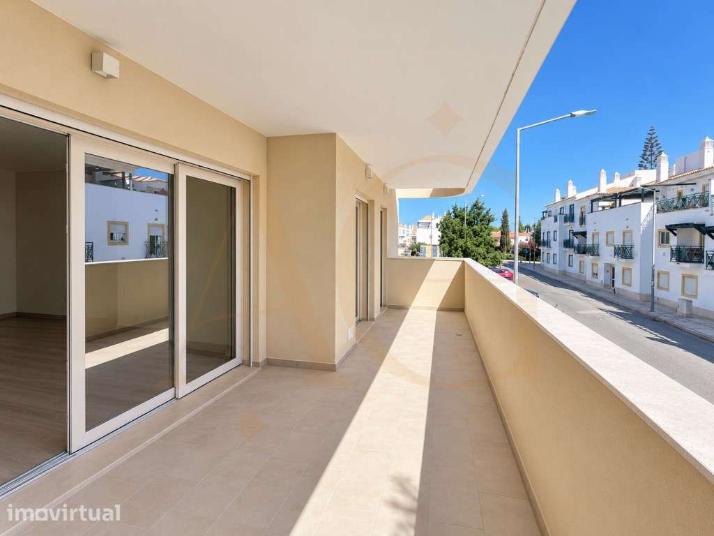 Apartamento T2 Moderno com piscina e Garagem em Cabanas de Tavira
