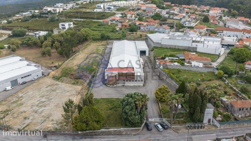 Armazém industrial com 3 cais de carga, edifício com escritórios - Grande imagem: 4/45