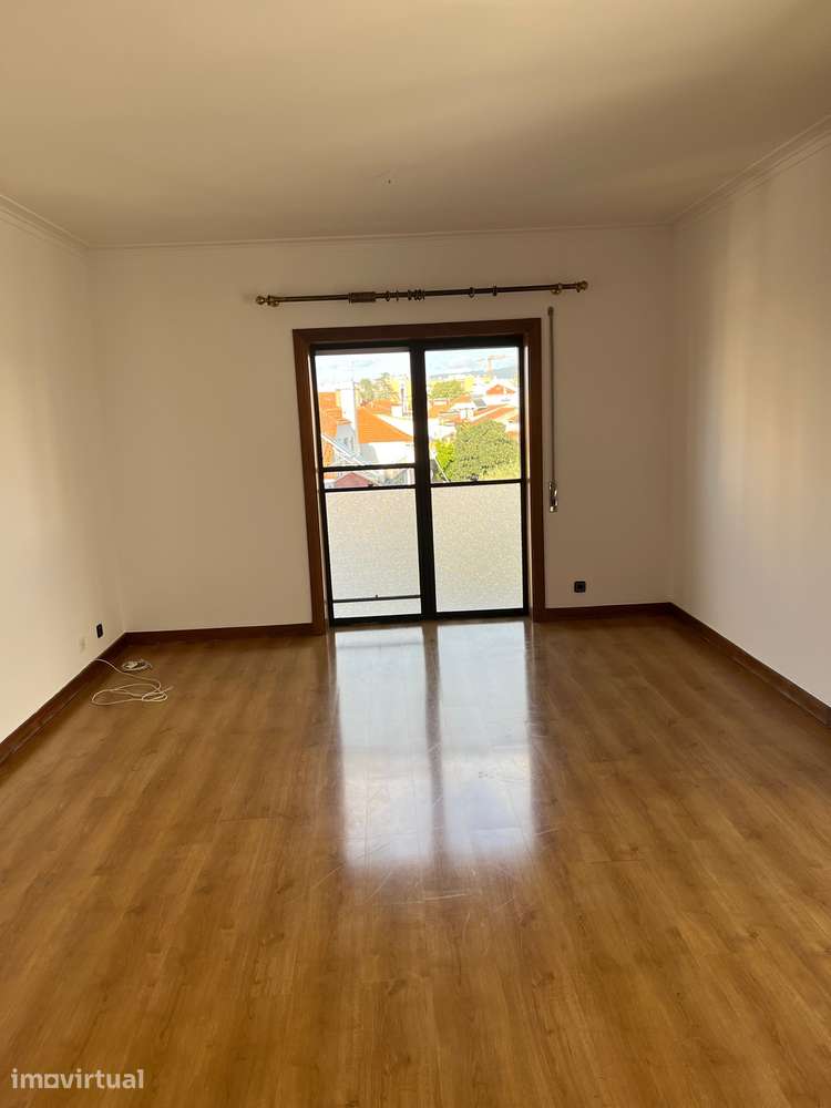 Apartamento T3 com garagem na Rua Gomes Freire, Cruz de Celas - Grande imagem: 3/18