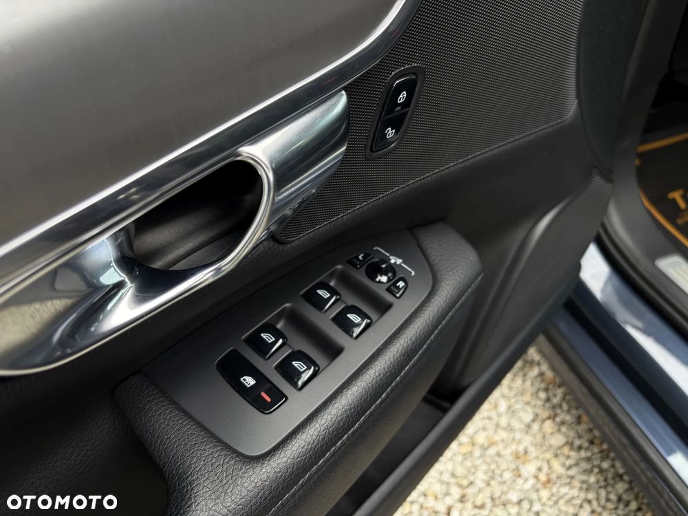 Volvo V90 D4 Geartronic Momentum Pro - 32