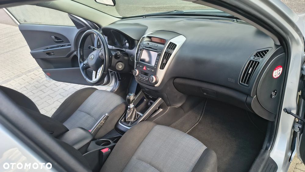 Kia Ceed 1.4 L - 5