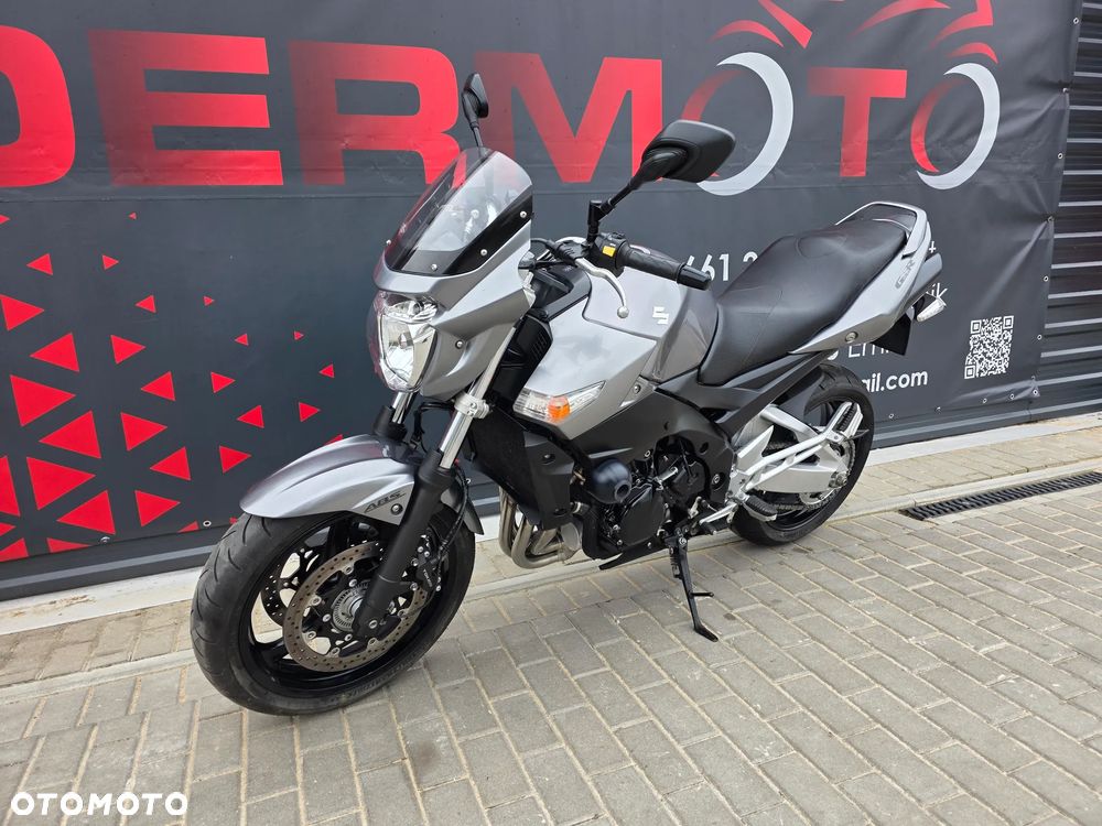 Suzuki GSR - 4