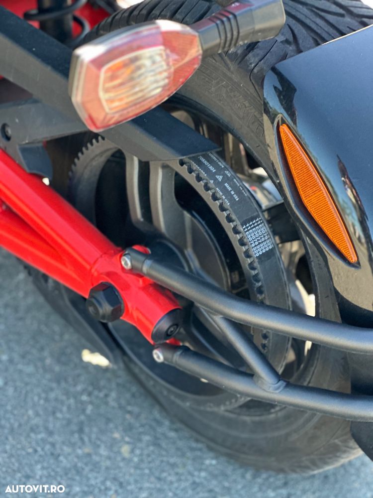 Can-Am Spyder - 18