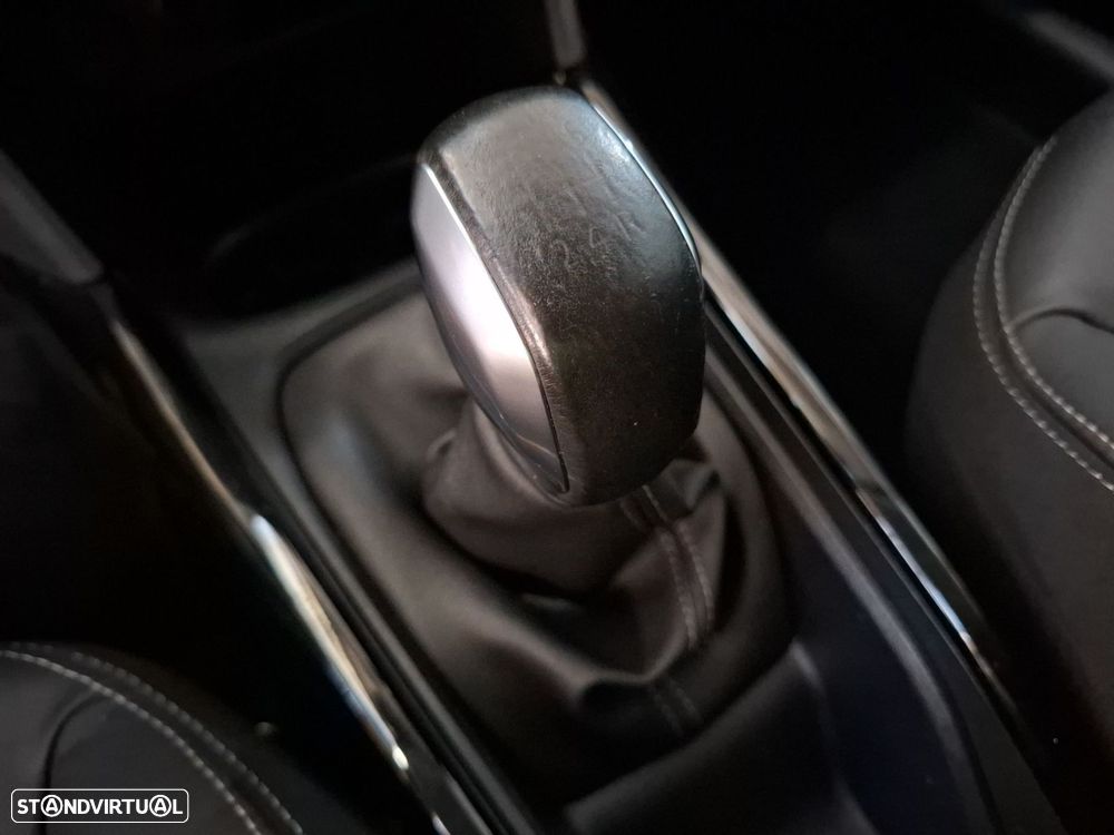Peugeot 2008 1.2 PureTech Allure - 19