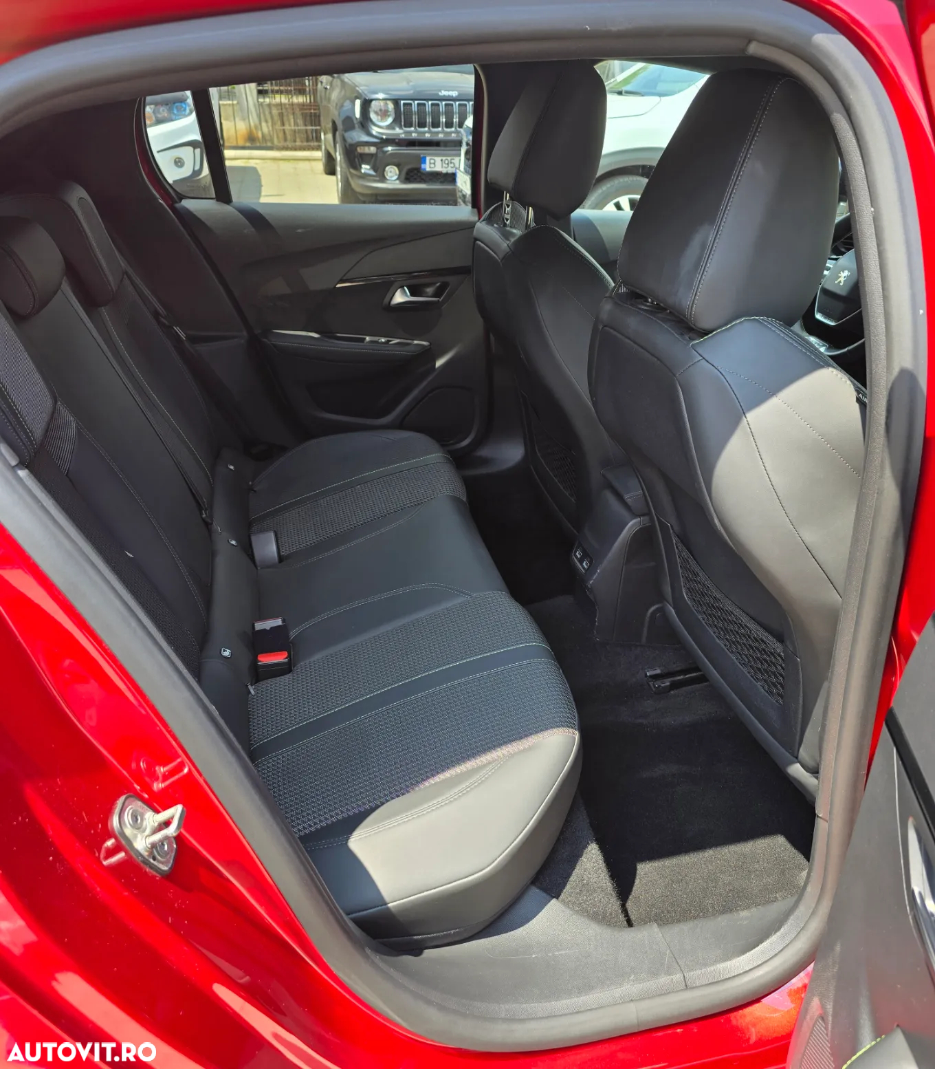 Peugeot 208 1.2 L PureTech STT EAT8 GT Line - 13