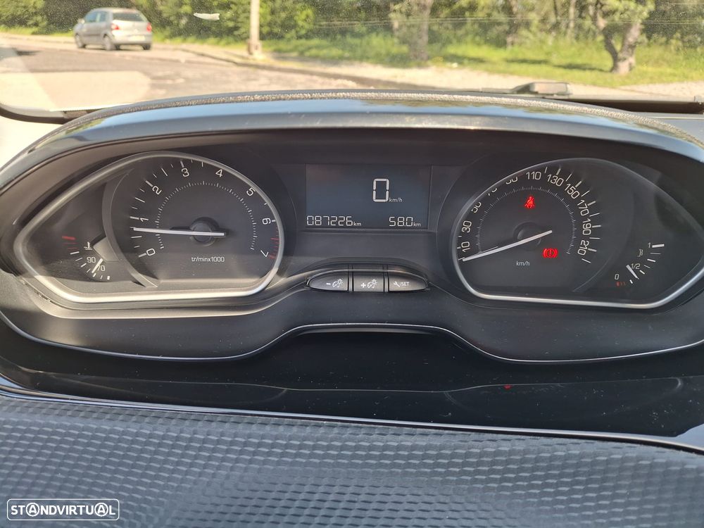 Peugeot 208 1.2 PureTech Style - 9