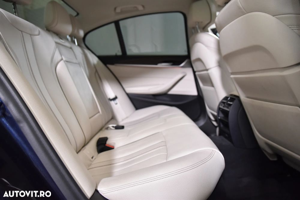 BMW Seria 5 520i Aut. Luxury Line - 12