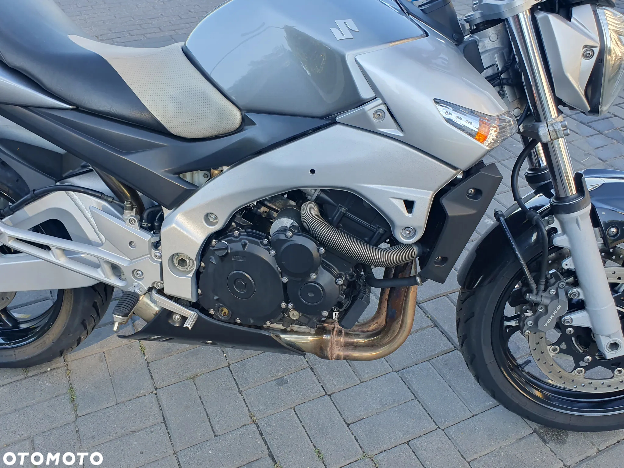 Suzuki GSR - 9