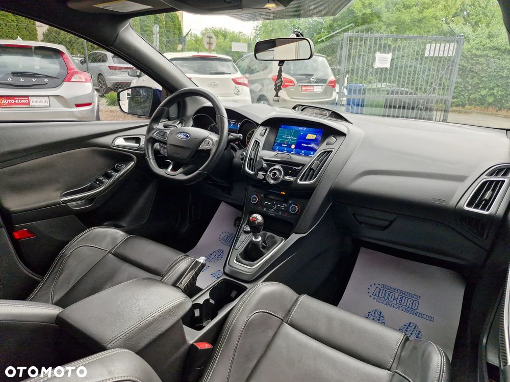 Ford Focus 2.0 EcoBoost ST mit Leder-Exclusiv-Paket - 23