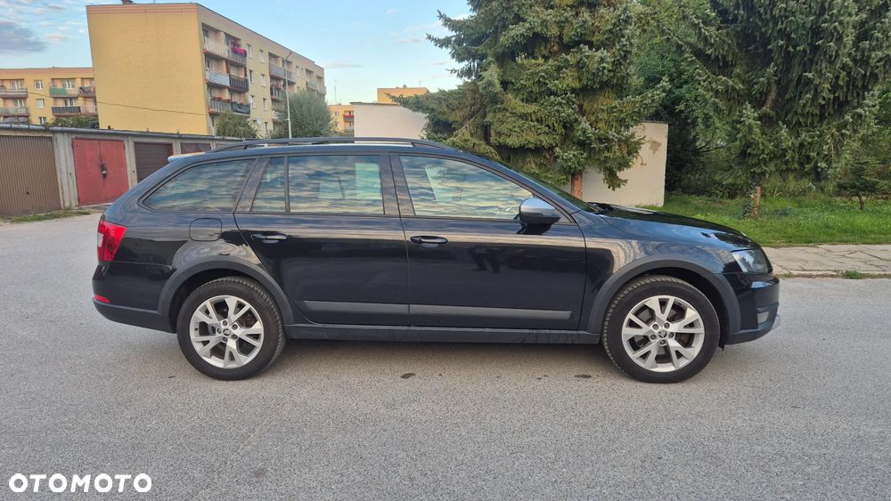 Skoda Octavia Scout 2.0 TDI 4x4 DSG - 2