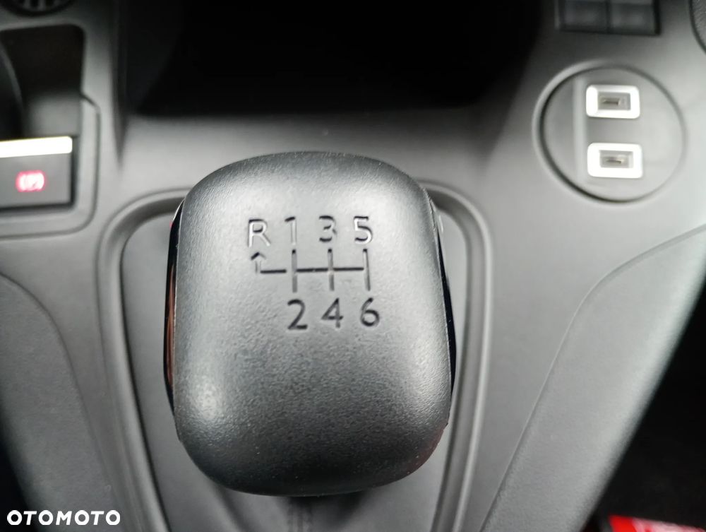 Peugeot Partner Furgon Long 950kg 100KM BlueHDi - 23