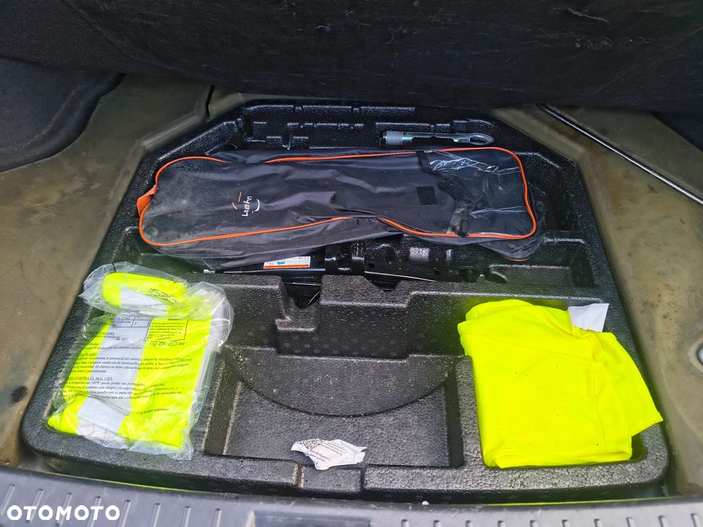 Toyota Avensis - 17