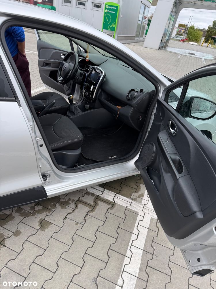 Renault Clio 1.2 16V Business - 24