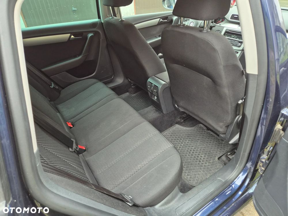 Volkswagen Passat 1.6 TDI Trendline - 16