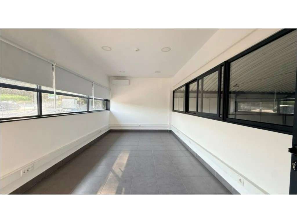 Armazém Industrial com 790 m² em Guilhabreu - Grande imagem: 4/13