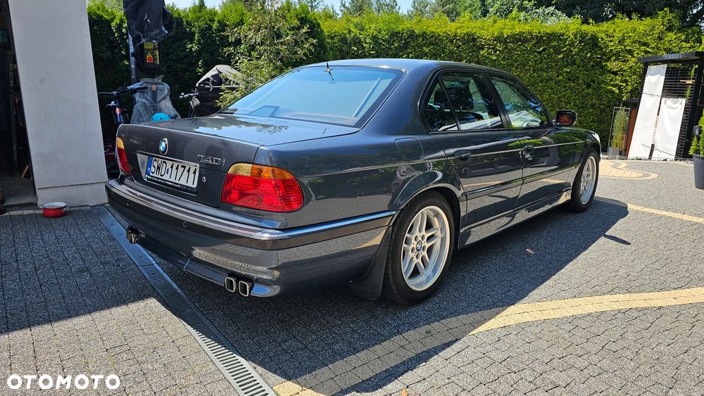 BMW Seria 7 740i - 3