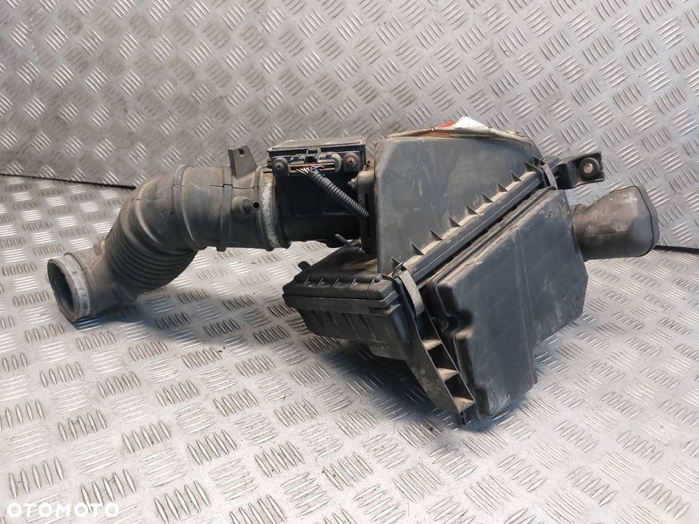 OBUDOWA FILTRA PRZEPŁYWOMIERZ RURA DOLOT MITSUBISHI CARISMA I E5T05271 - 2