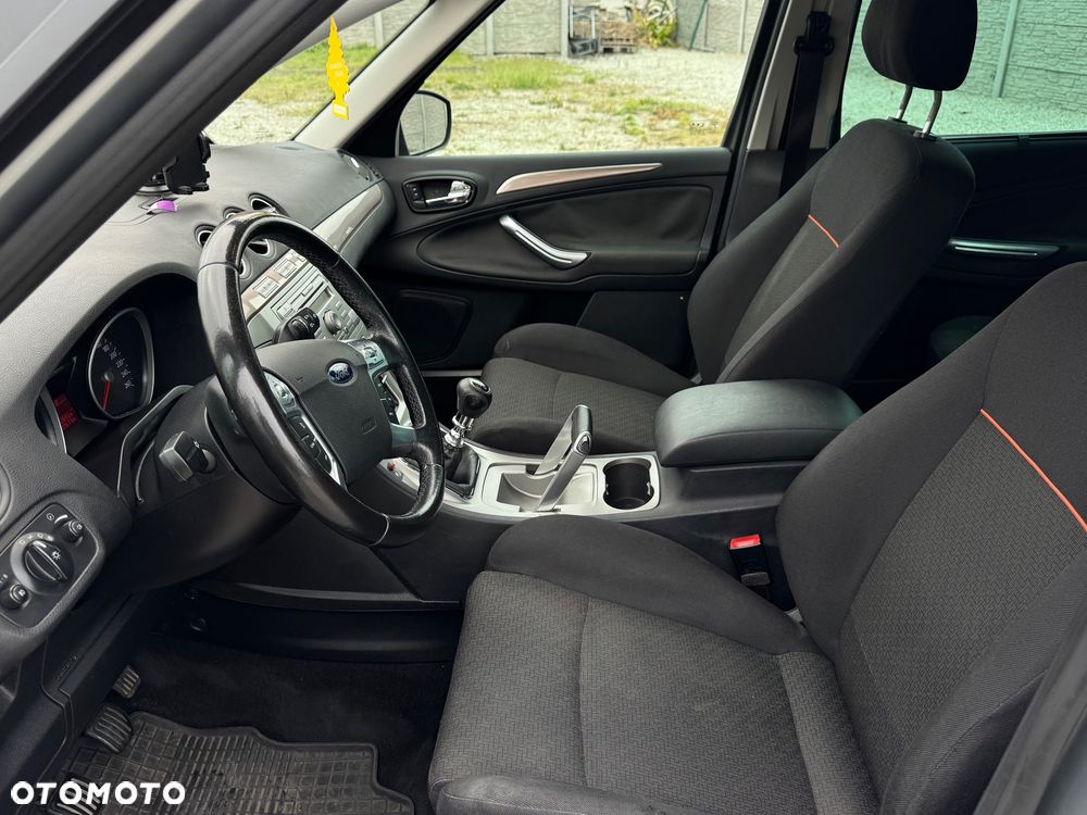 Ford S-Max - 12