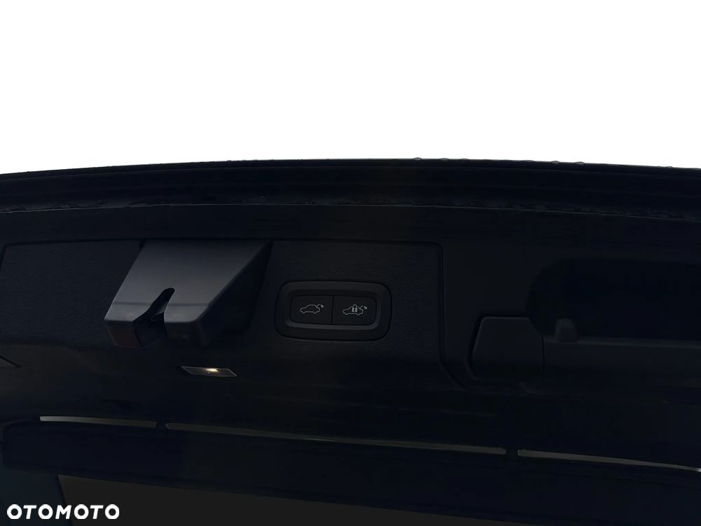 Volvo XC 60 B4 D AWD Plus Dark - 28