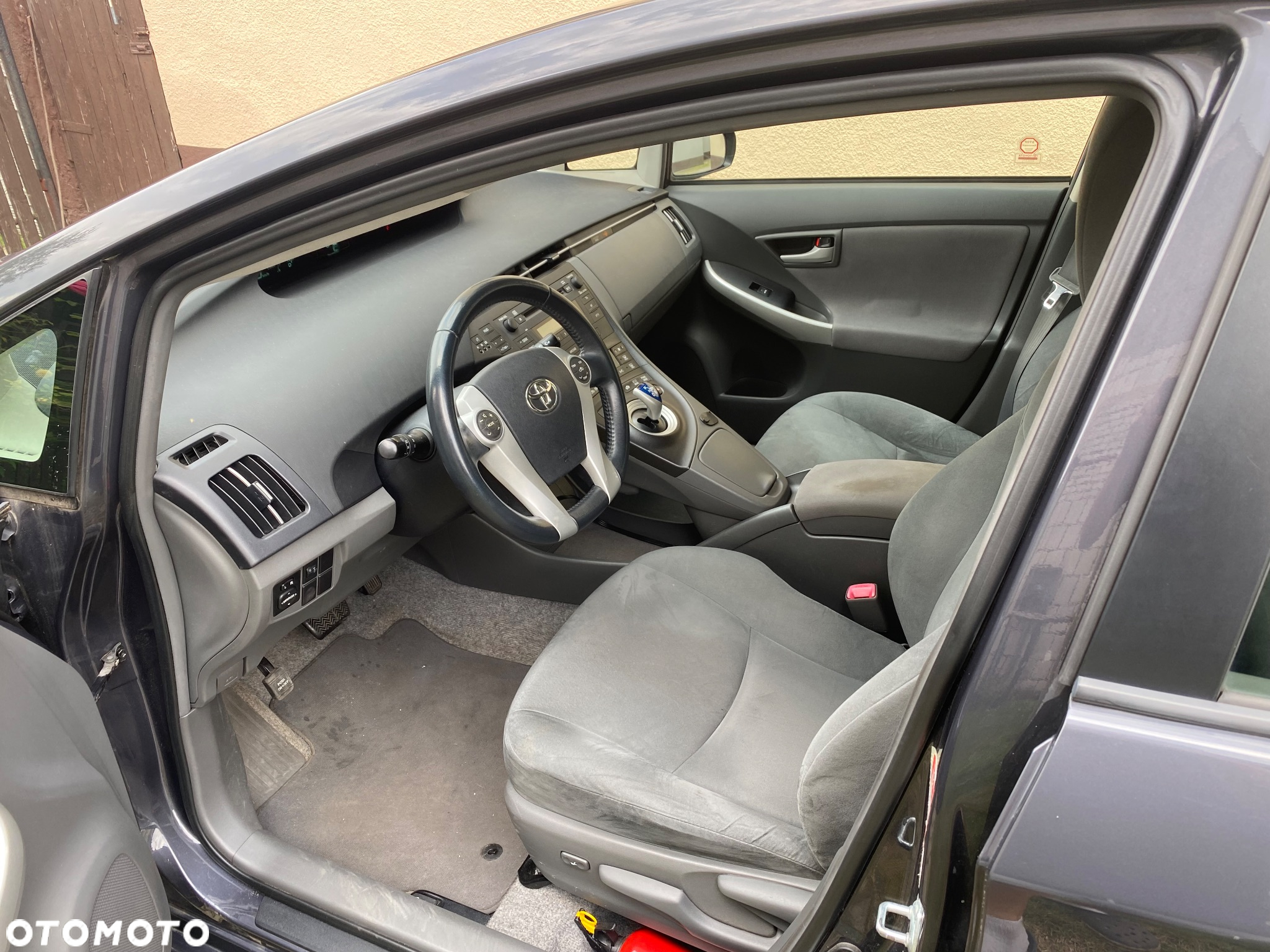 Toyota Prius (Hybrid) - 15