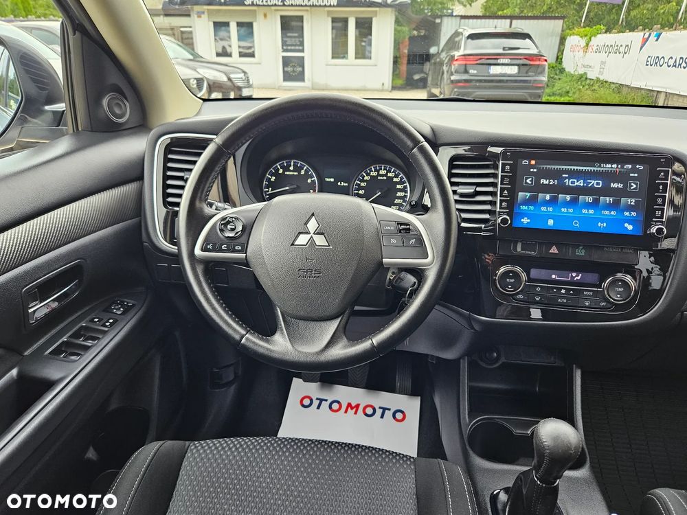 Mitsubishi Outlander 2.0 Invite + 2WD - 2