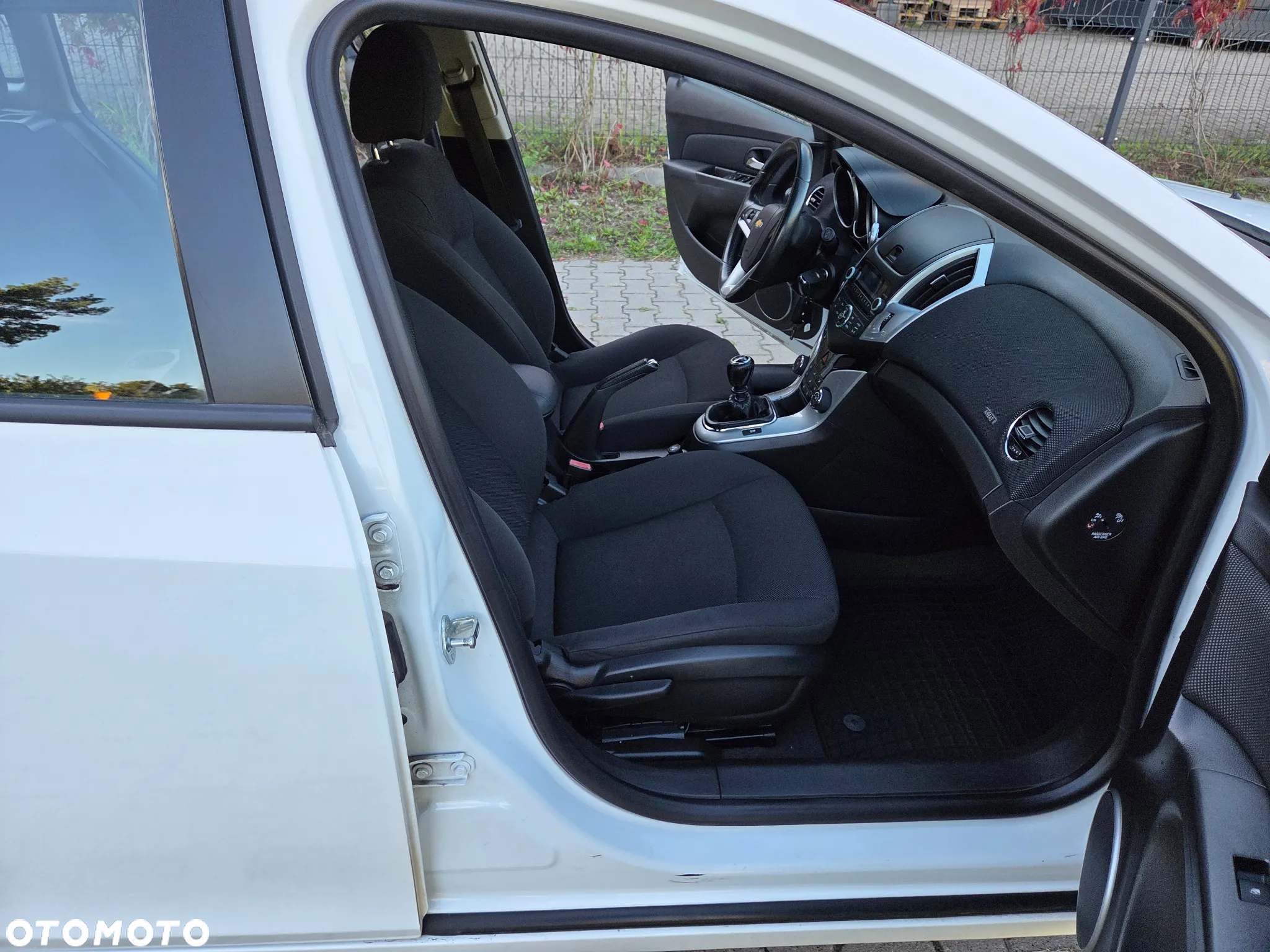 Chevrolet Cruze 1.6 LS - 19