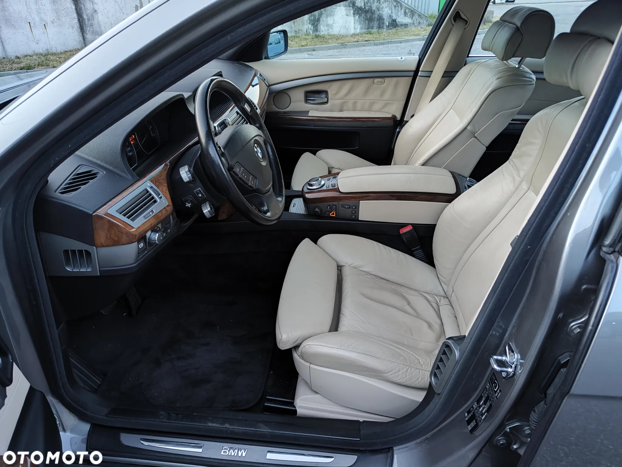 BMW Seria 7 750i - 7
