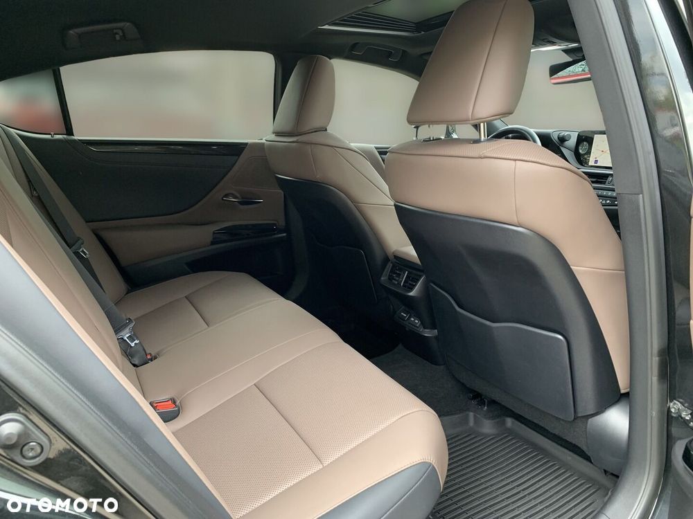 Lexus ES 300h Business Edition - 16