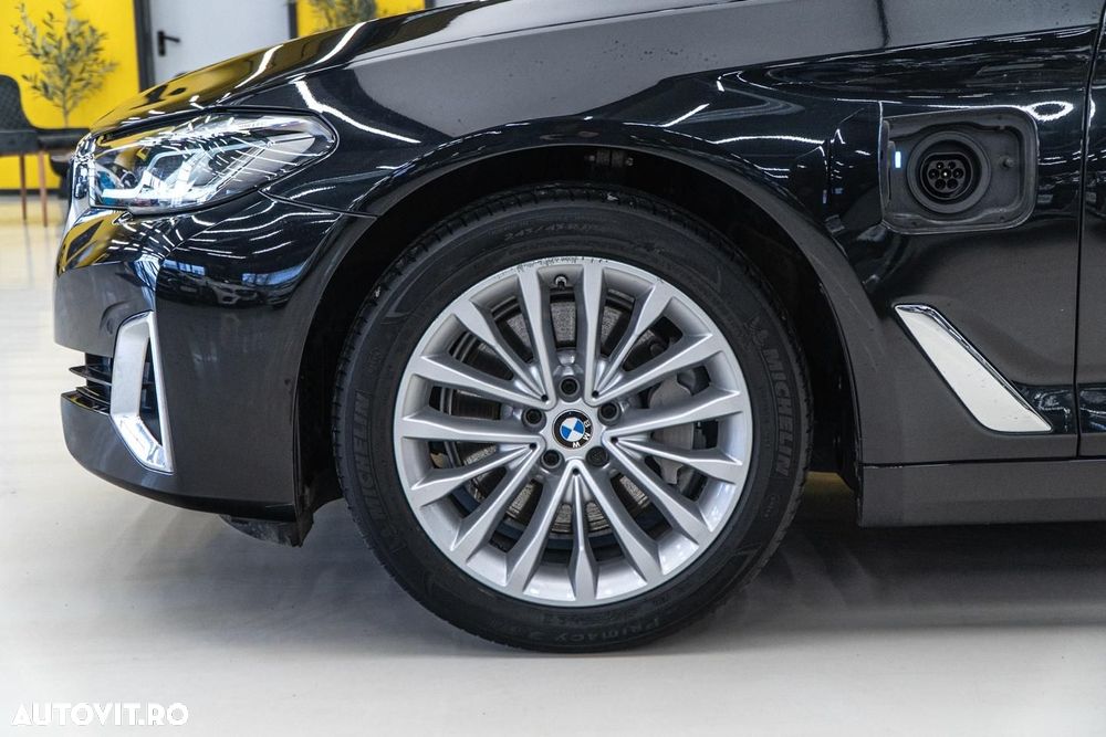 BMW Seria 5 530e Aut. Luxury Line - 36