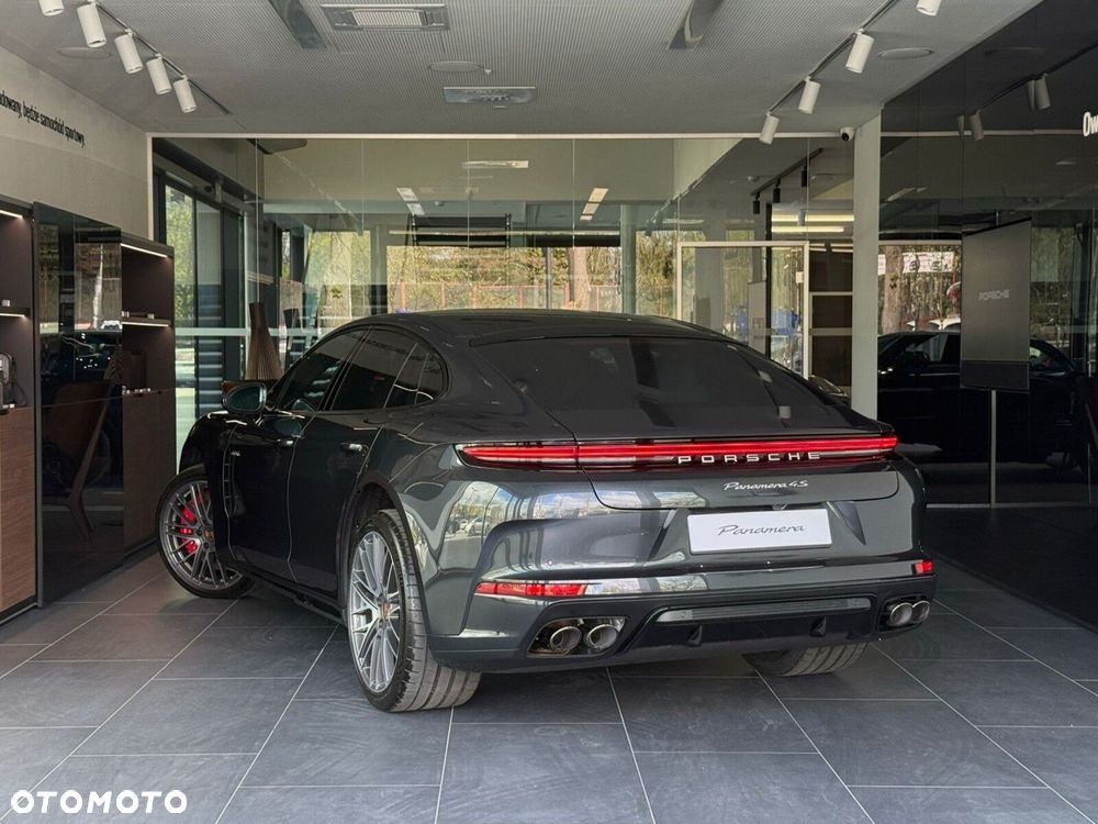 Porsche Panamera - 4