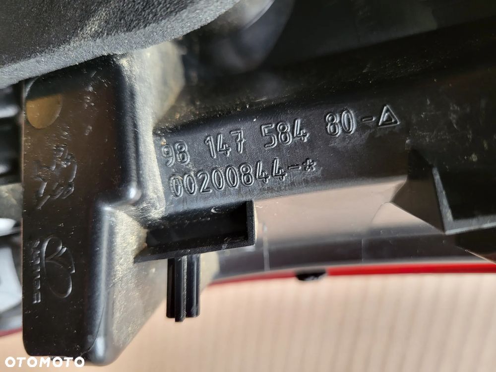 Lampa tylna lewa w klapę Peugeot 2008 LIFT - 7