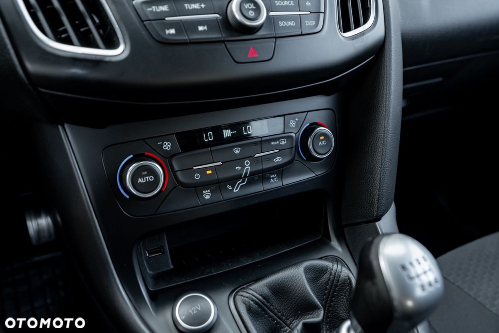 Ford Focus 1.0 EcoBoost Start-Stopp-System ST-Line - 34