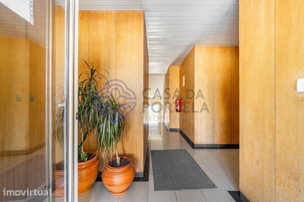 Arrendamento de apartamento T2 c/ garagem, junto ao metro da Senhora d - Grande imagem: 2/17