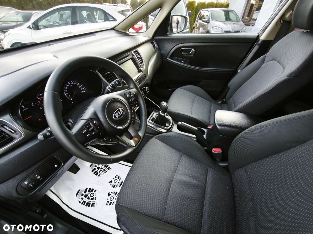 Kia Carens - 7