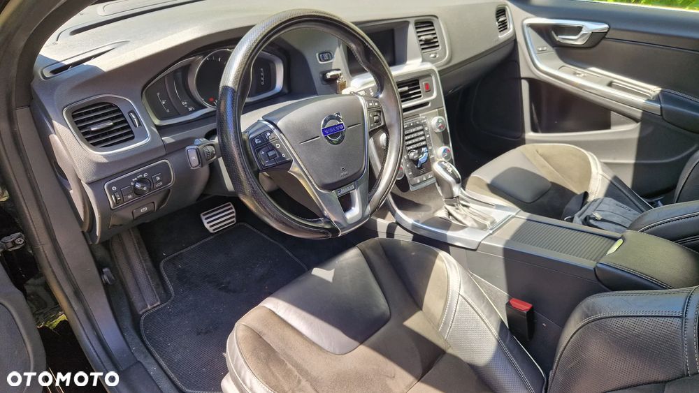 Volvo V60 T5 Drive-E R-Design Momentum - 13