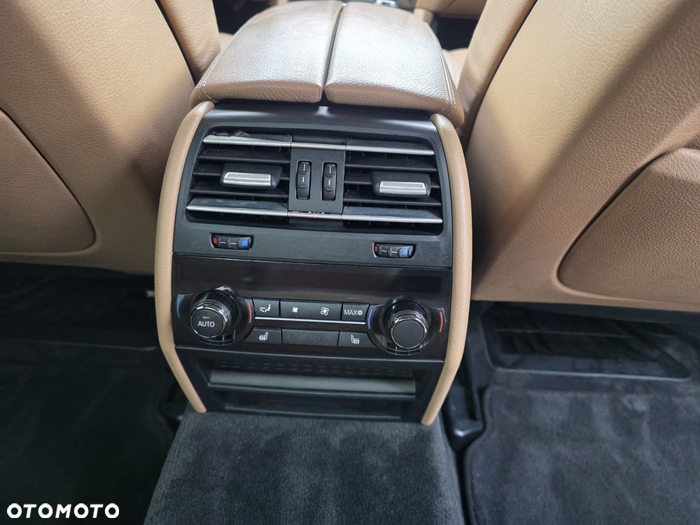 BMW Seria 7 750i xDrive - 19