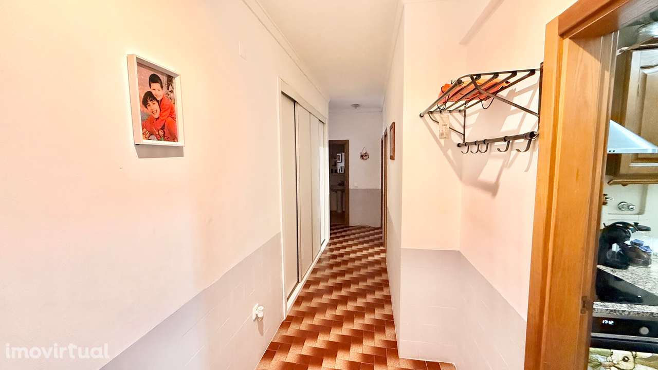 Apartamento T2 espaçoso com 2 varandas, próximo de tudo! - Grande imagem: 4/14