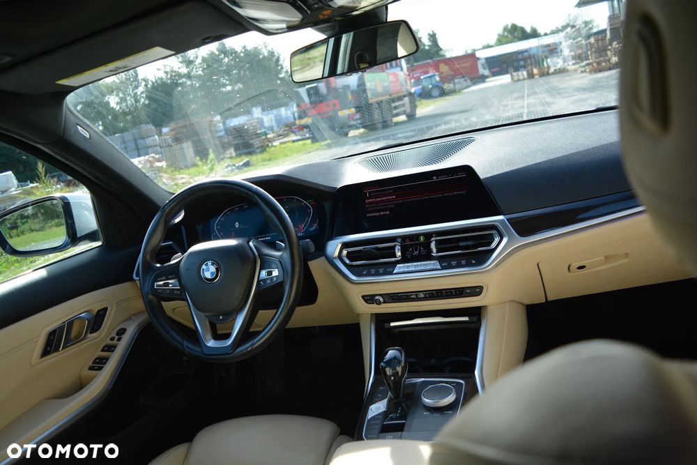 BMW Seria 3 330i xDrive Sport Line sport - 18