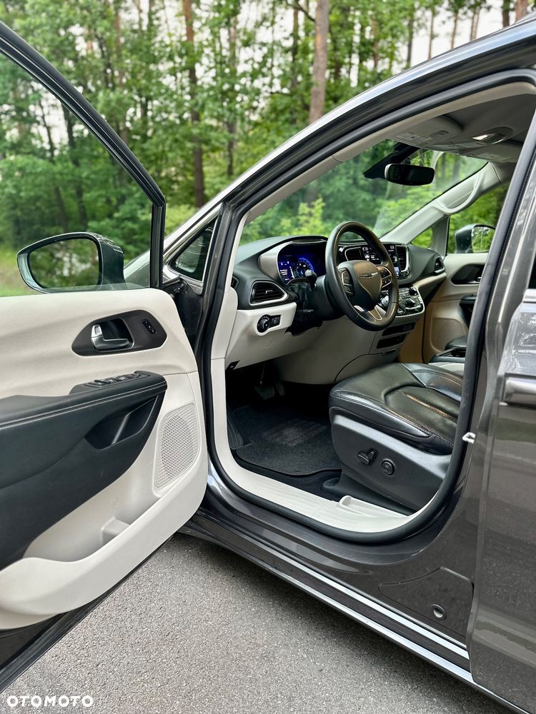 Chrysler Pacifica - 5