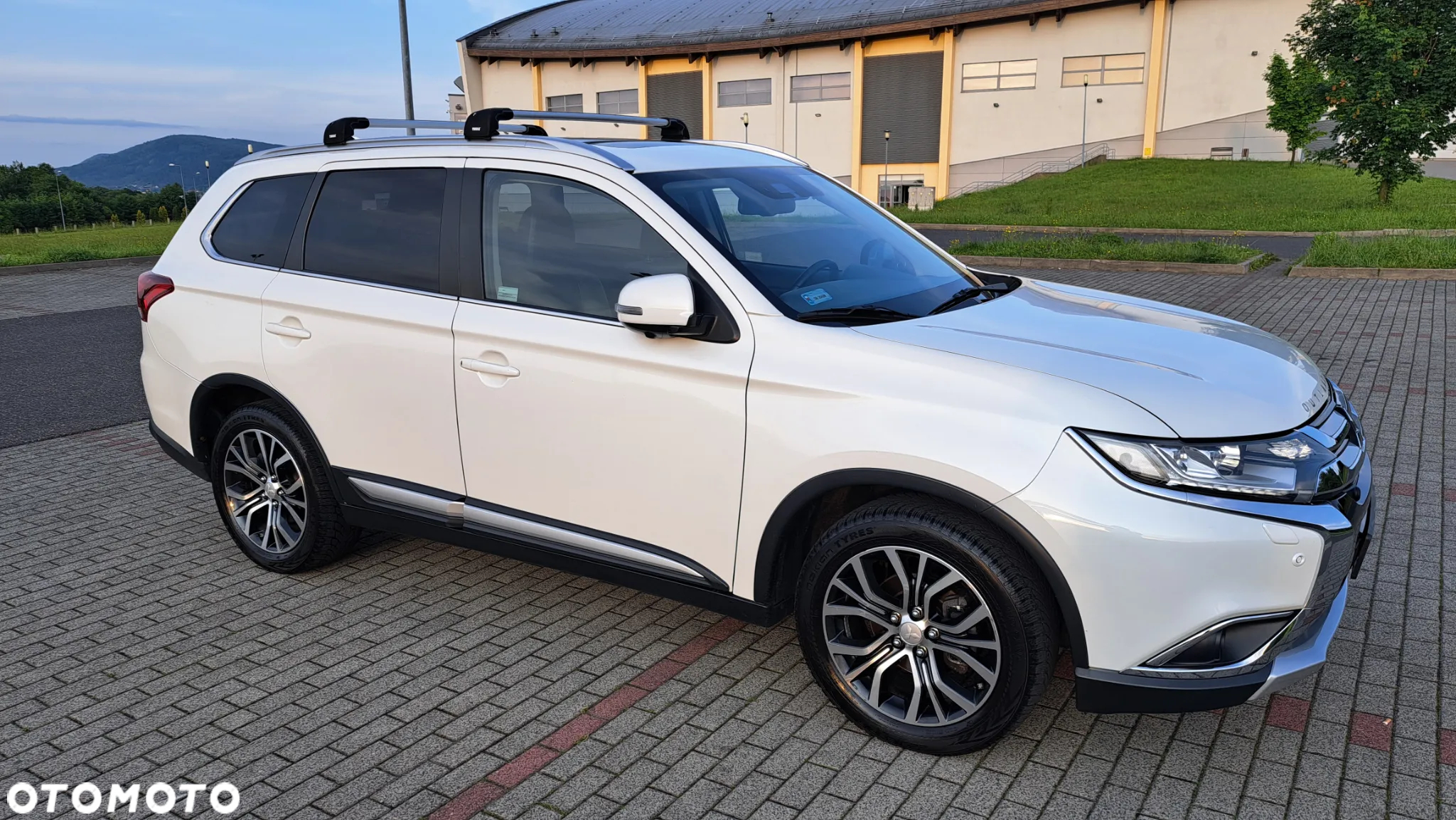 Mitsubishi Outlander 2.0 Instyle Navi 4WD CVT - 23