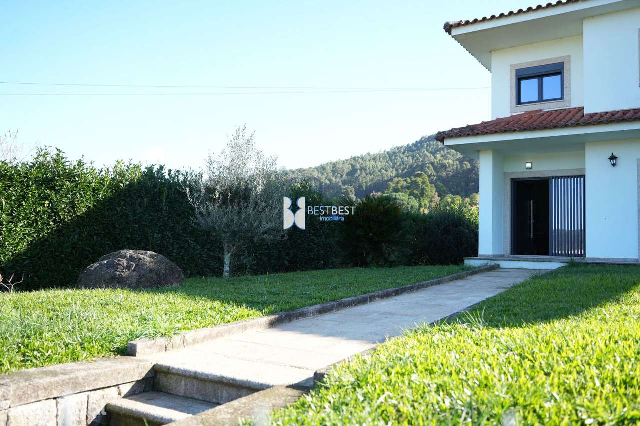 MORADIA T4 COM PISCINA E TERRENO, SEZURES, FAMALICÃO - Grande imagem: 2/33