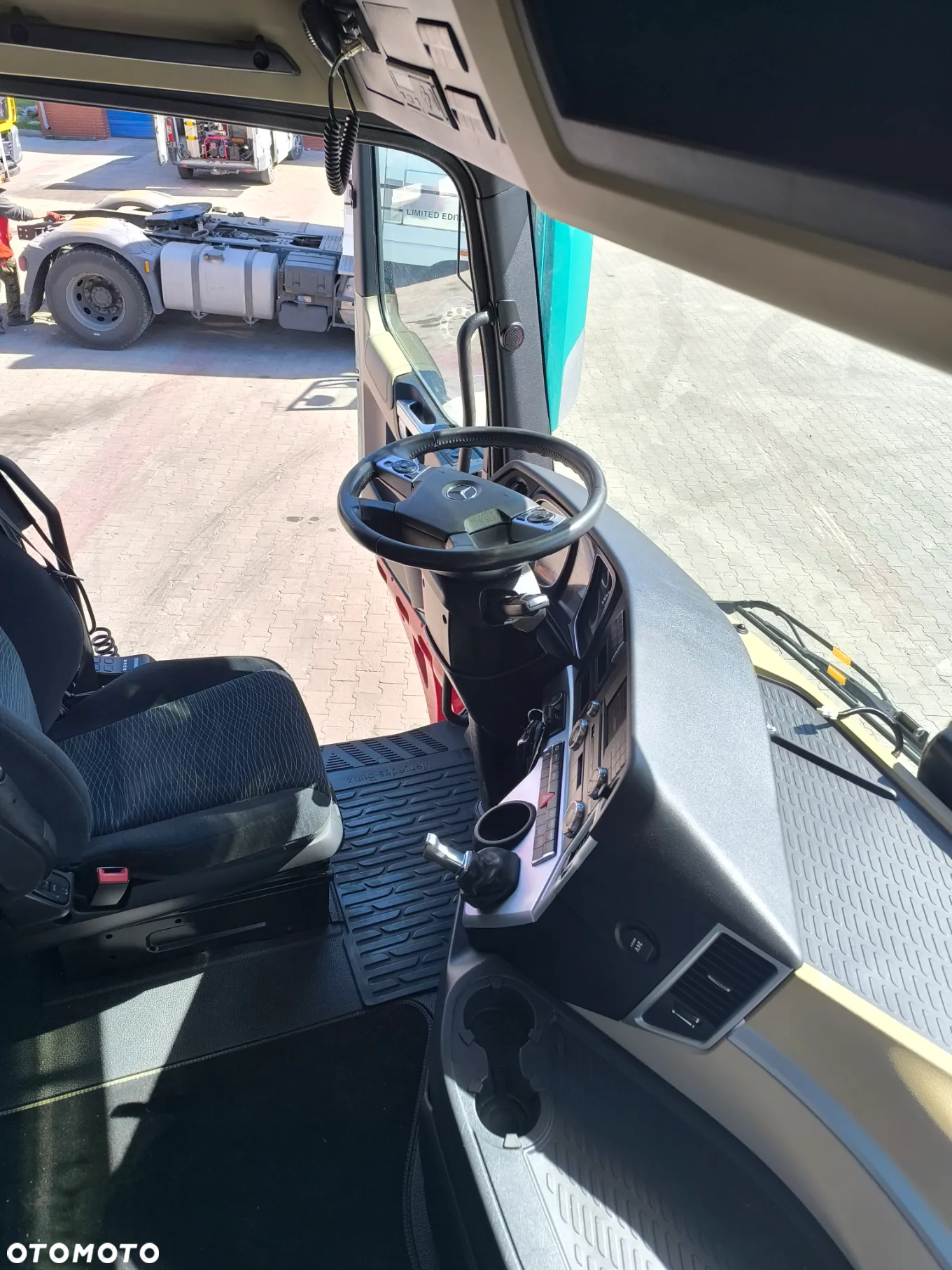 Mercedes-Benz Actros - 9