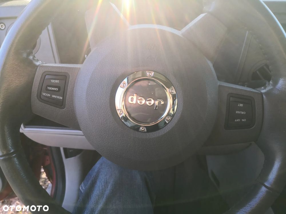 Jeep Commander 4.7 Automatik - 25