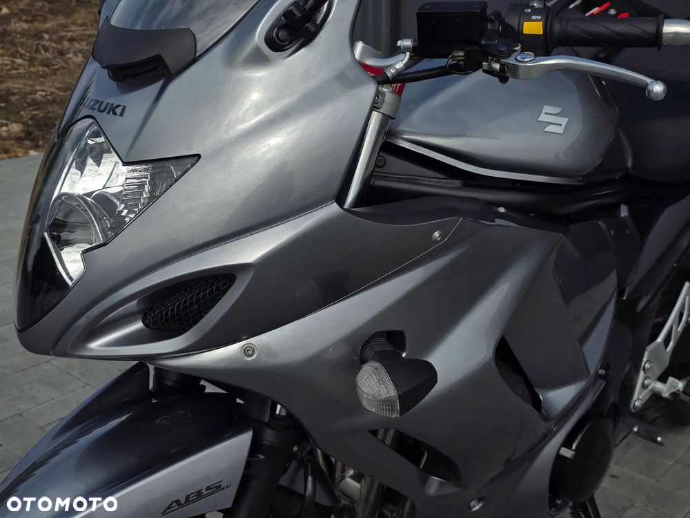 Suzuki GSX - 19