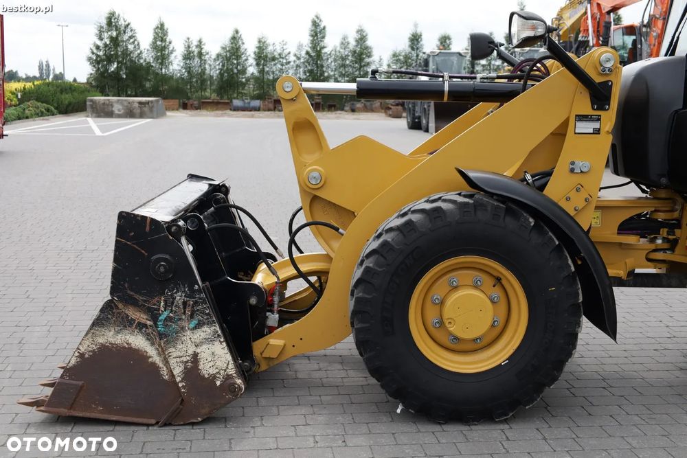 Caterpillar CAT 906M - 14