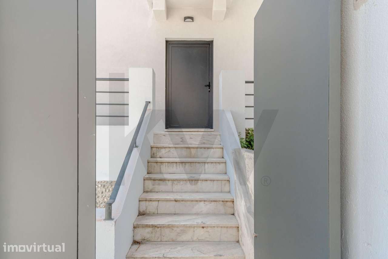 Moradia Contemporânea | A poucos minutos de Lisboa. A anos-luz da roti - Grande imagem: 3/37
